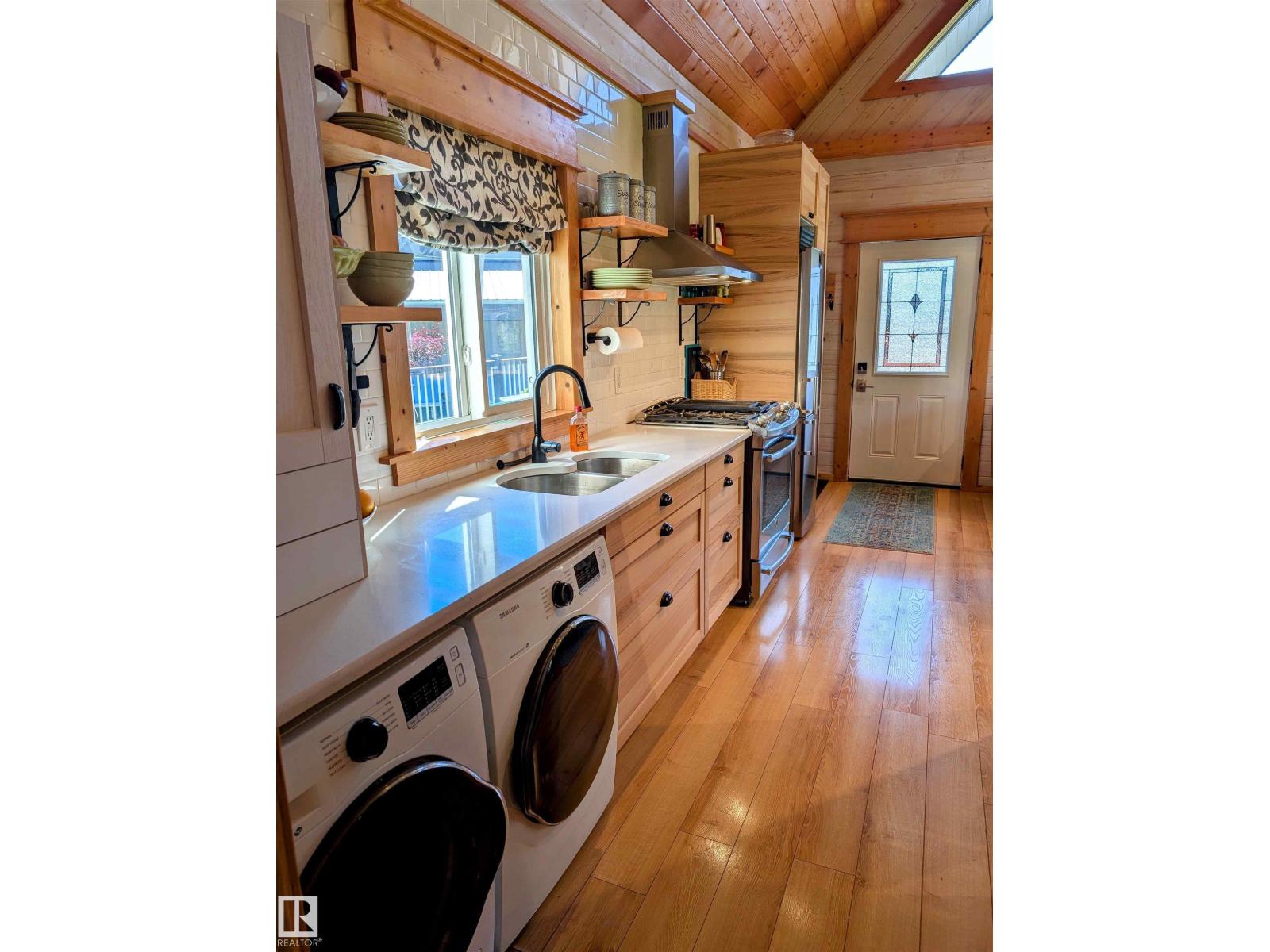 Photo 10 of 410 5 St E, Winfield AB