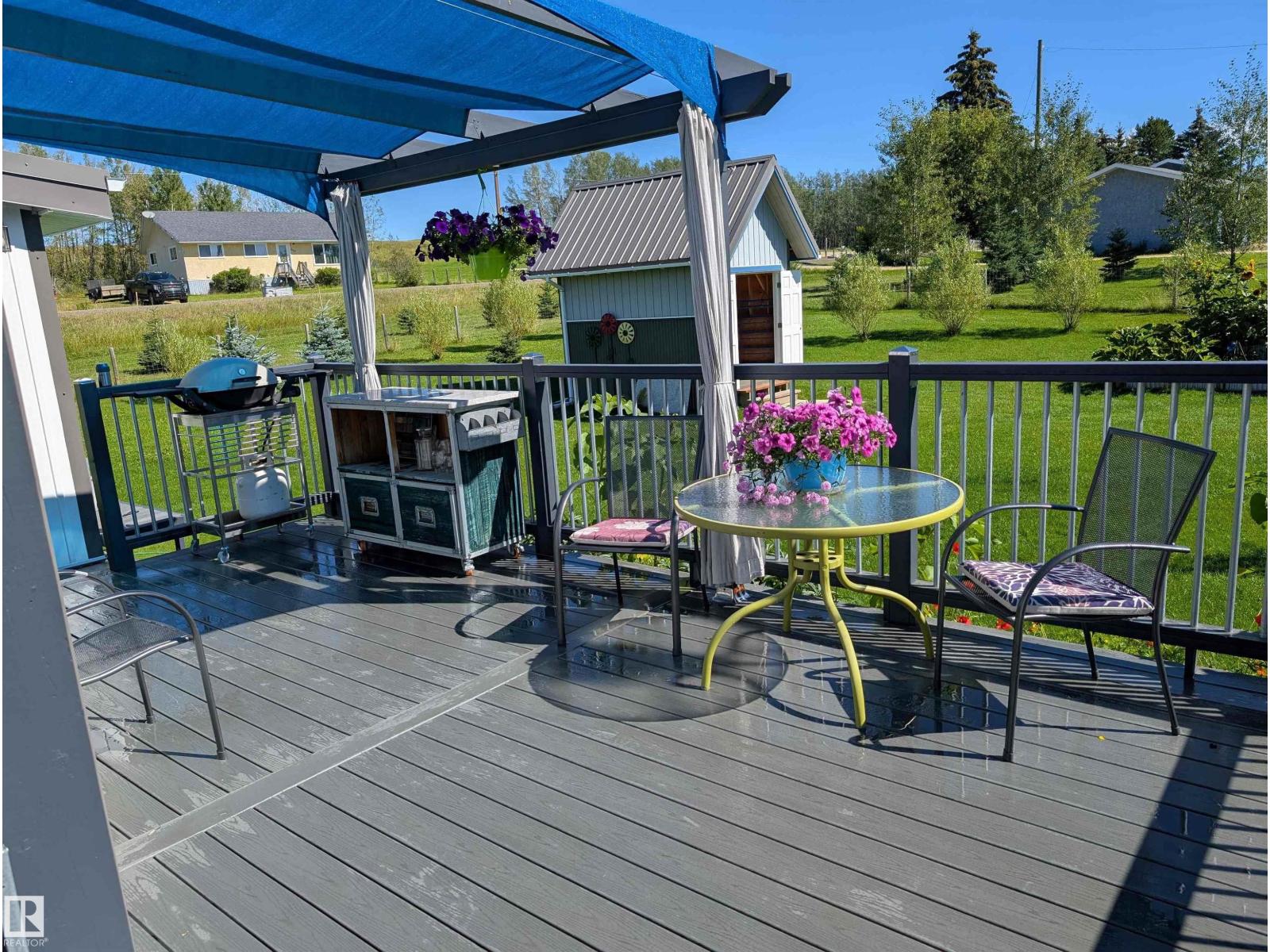Photo 21 of 410 5 St E, Winfield AB