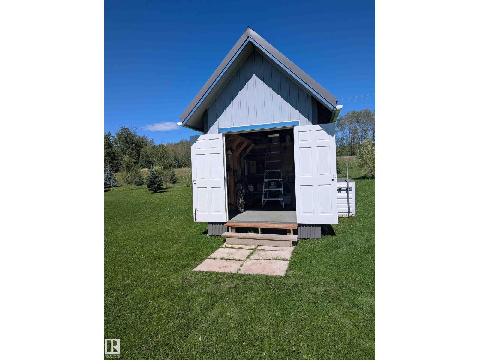 Photo 26 of 410 5 St E, Winfield AB