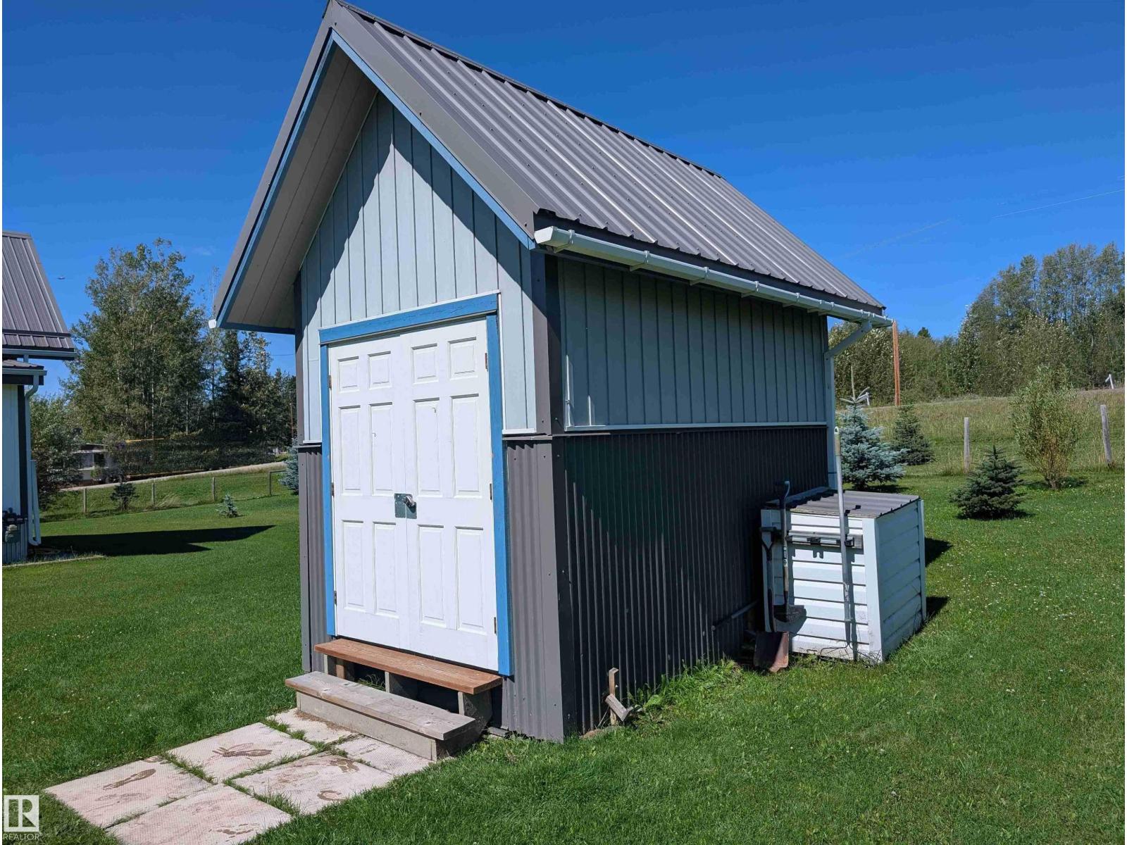 Photo 27 of 410 5 St E, Winfield AB