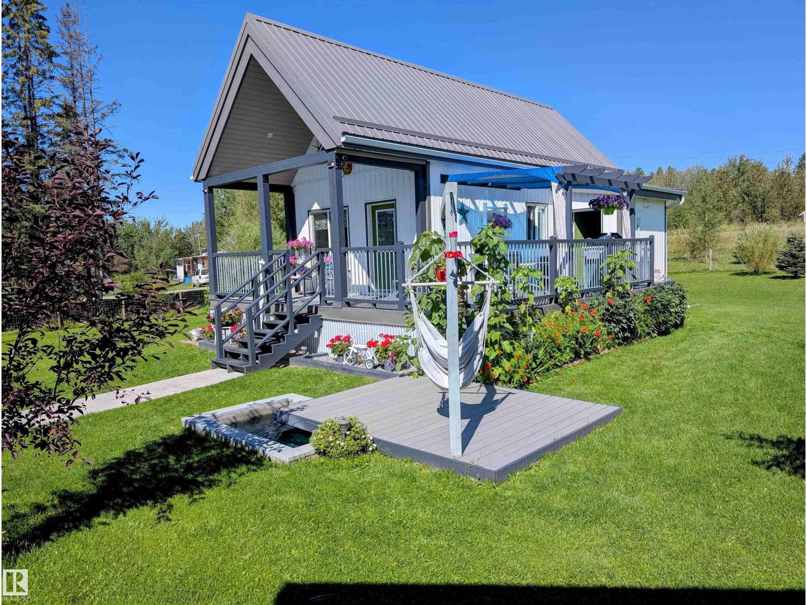 Photo 3 of 410 5 St E, Winfield AB