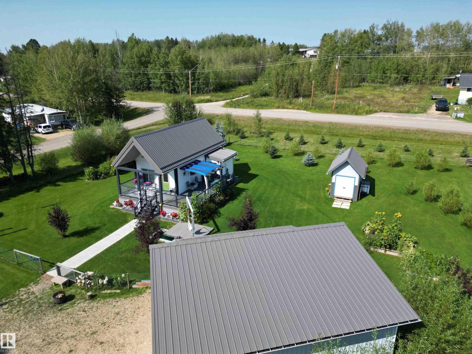 Photo 29 of 410 5 St E, Winfield AB