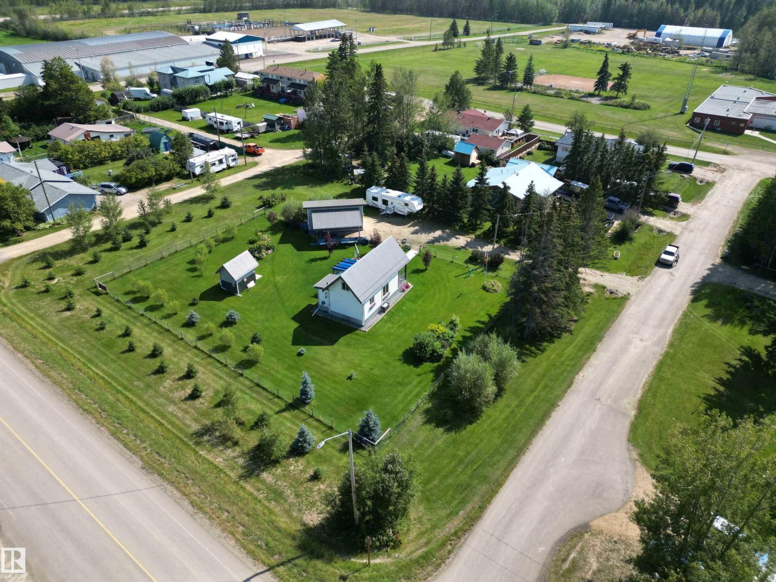 Photo 30 of 410 5 St E, Winfield AB