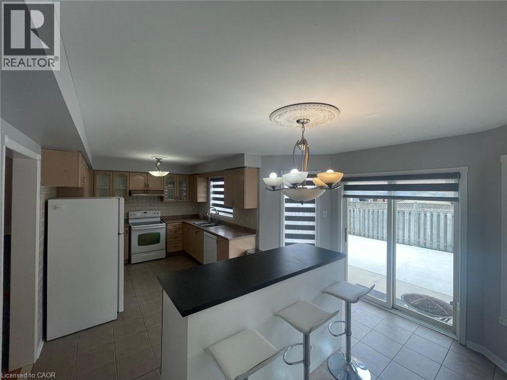 Photo 7 of 63 Heartleaf Crescent, Brampton ON