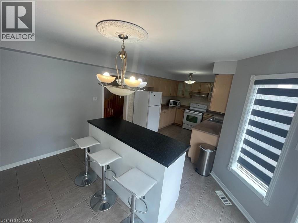 Photo 8 of 63 Heartleaf Crescent, Brampton ON