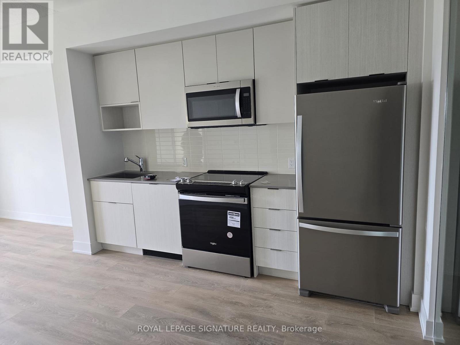 Photo 3 of 810 204 Burnhamthorpe Road E, Mississauga ON