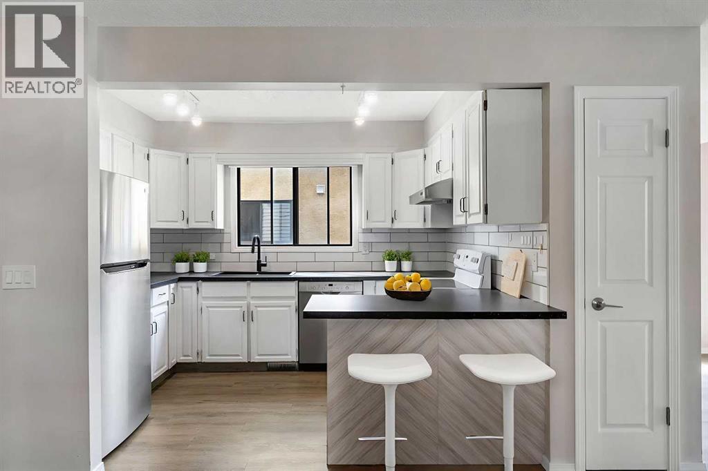 Photo 13 of 37 Edgeford Way Nw, Calgary AB