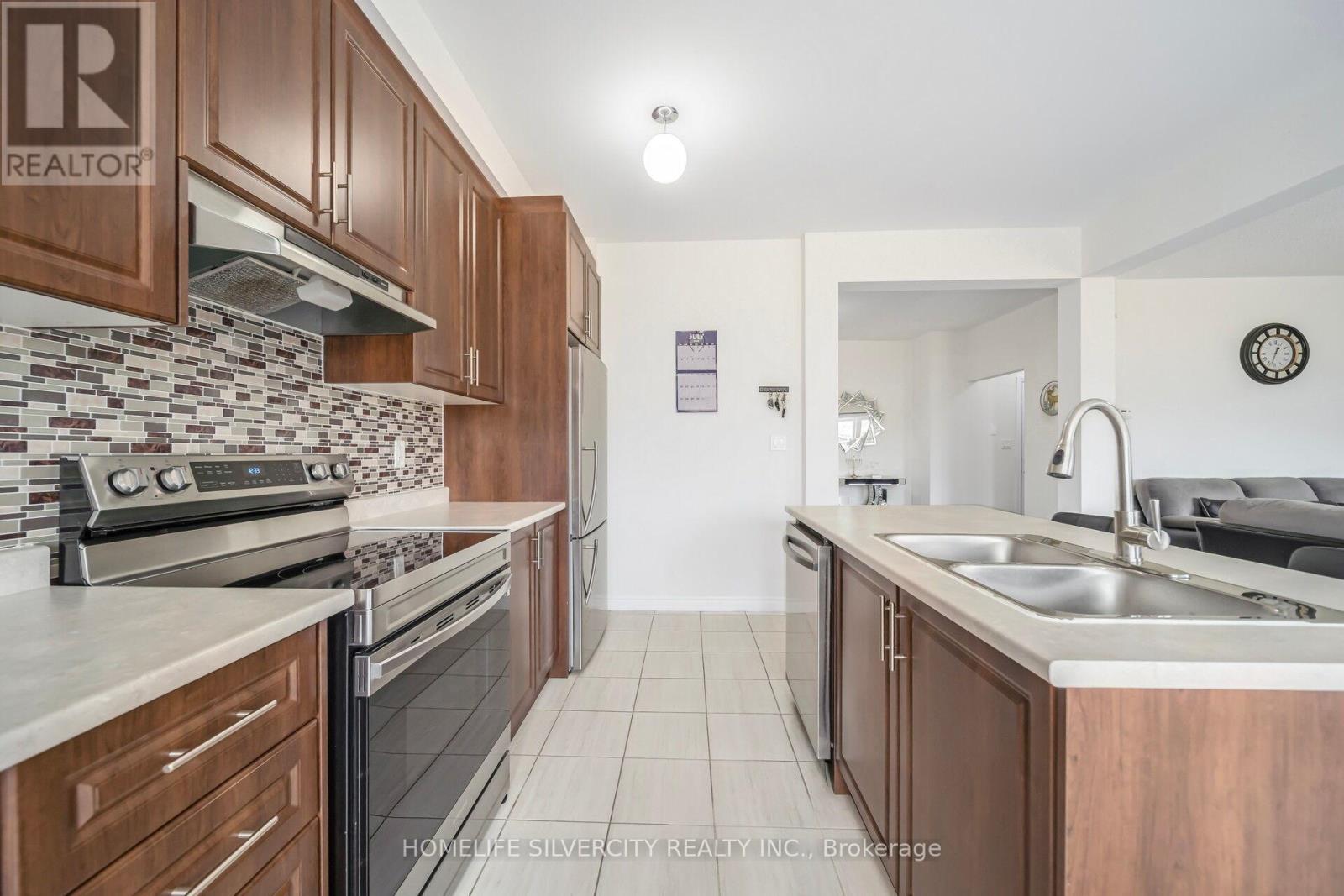 Photo 12 of 44 Cottonwood Crescent, Welland ON