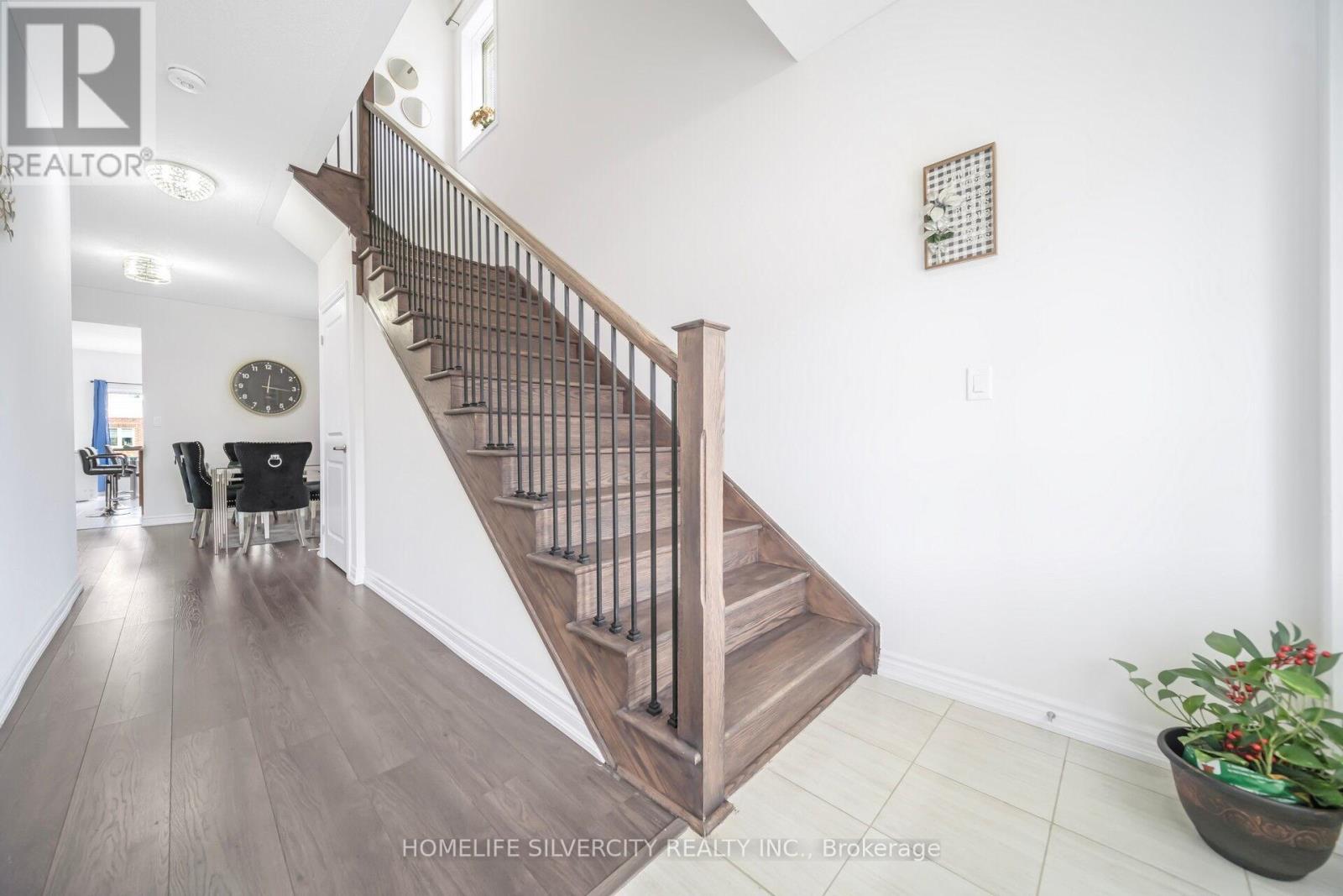 Photo 13 of 44 Cottonwood Crescent, Welland ON