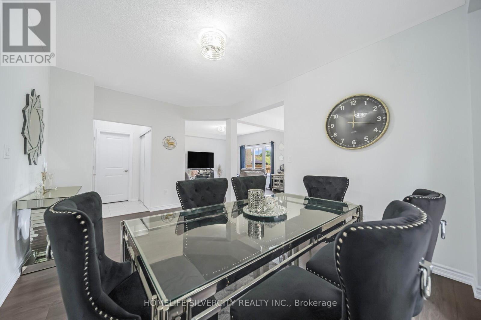 Photo 15 of 44 Cottonwood Crescent, Welland ON