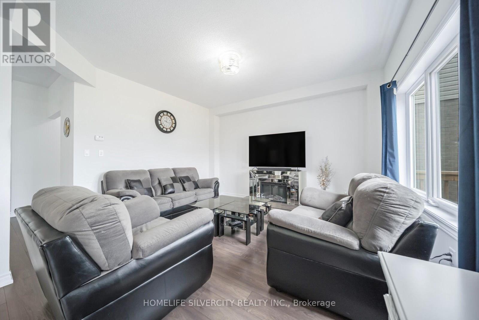 Photo 17 of 44 Cottonwood Crescent, Welland ON