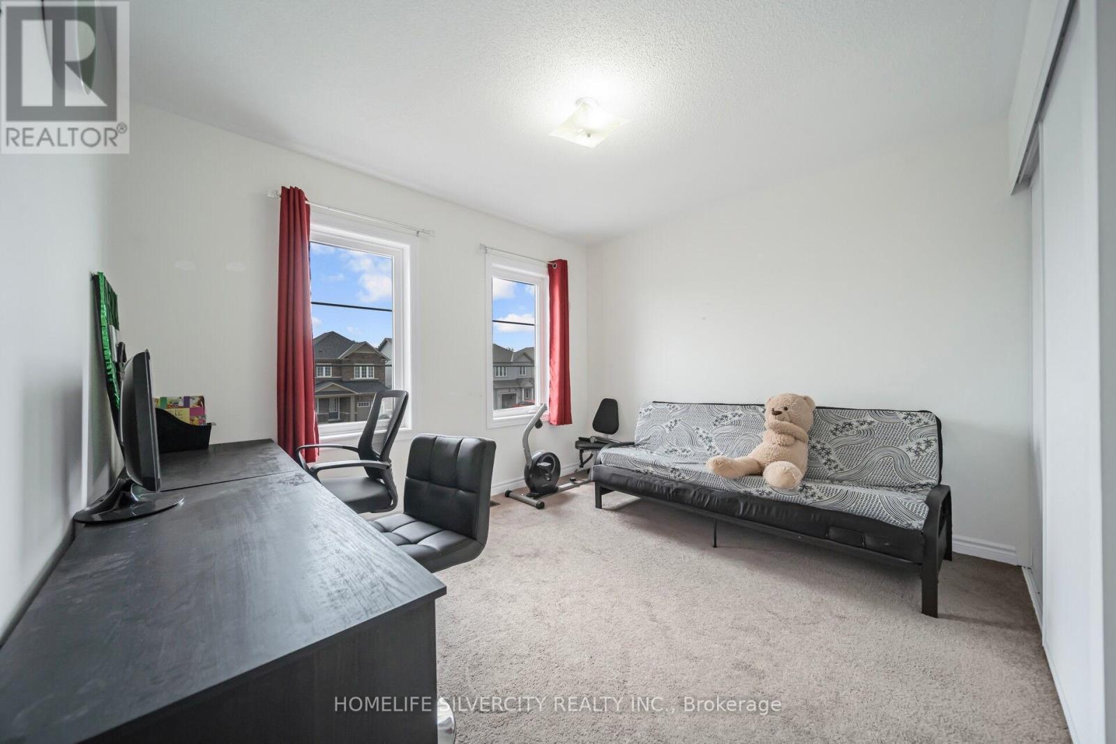 Photo 25 of 44 Cottonwood Crescent, Welland ON