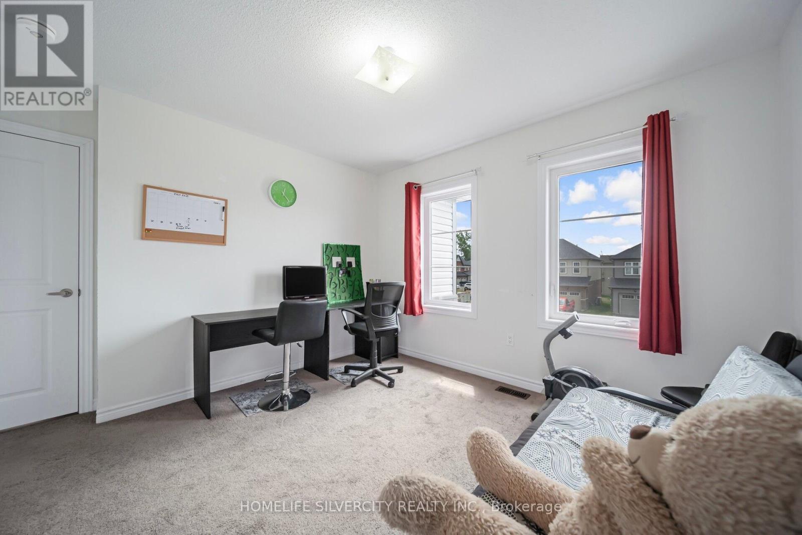 Photo 26 of 44 Cottonwood Crescent, Welland ON