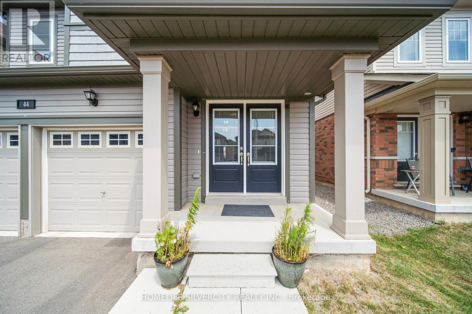 Photo 4 of 44 Cottonwood Crescent, Welland ON