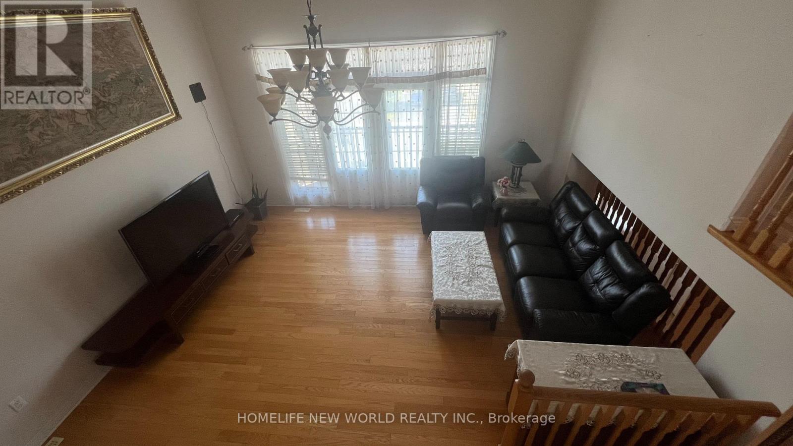 Photo 3 of Upper Unit 5 Rivington Avenue, Vaughan ON
