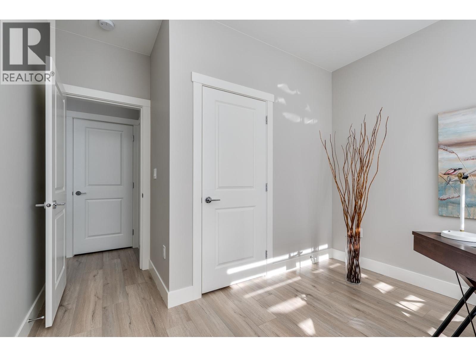 Photo 6 of 3427 Victoria Drive, Coquitlam BC