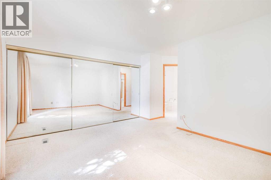 Photo 9 of 620 Oakwood Place Sw, Calgary AB