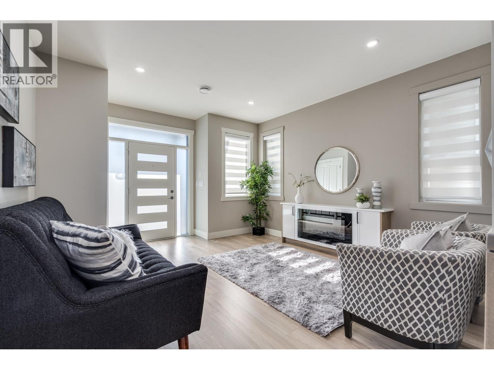 Photo 4 of 3427 Victoria Drive, Coquitlam BC