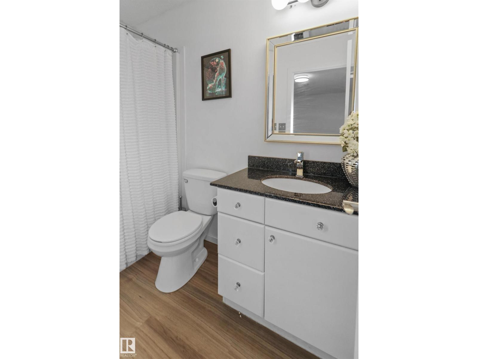 Photo 10 of 6426 1 A Av Sw, Edmonton AB