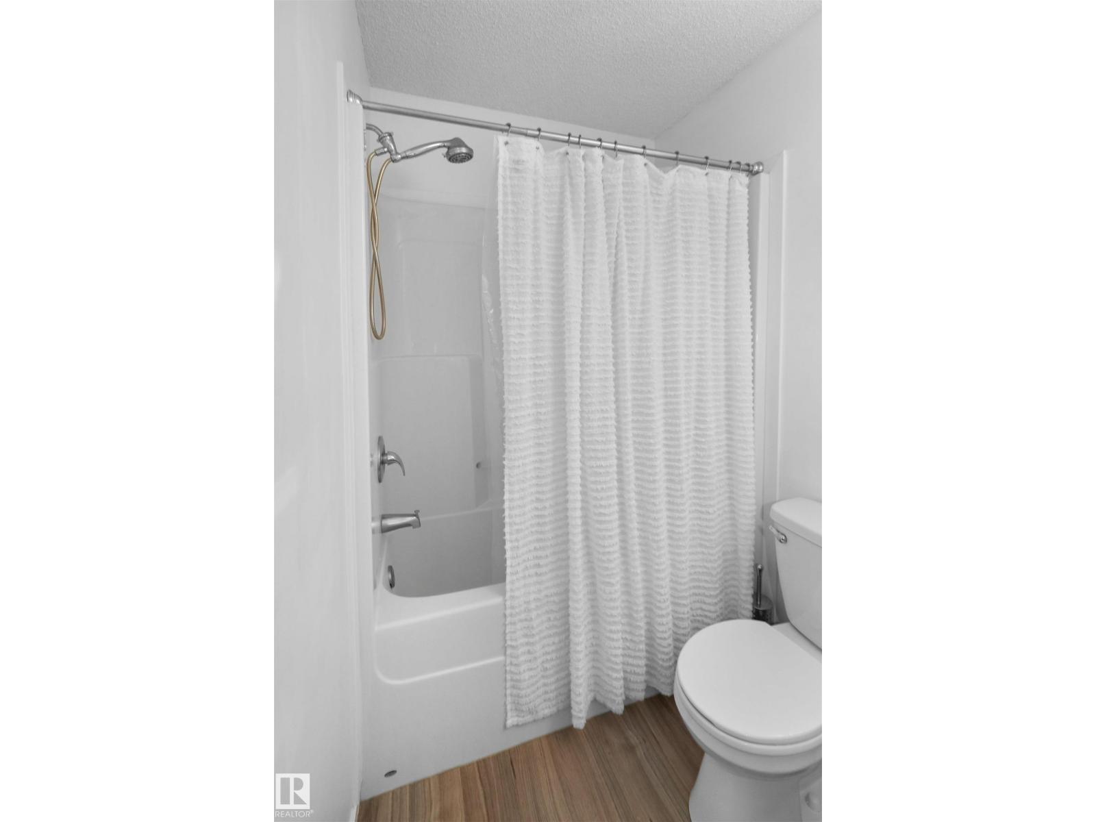 Photo 11 of 6426 1 A Av Sw, Edmonton AB