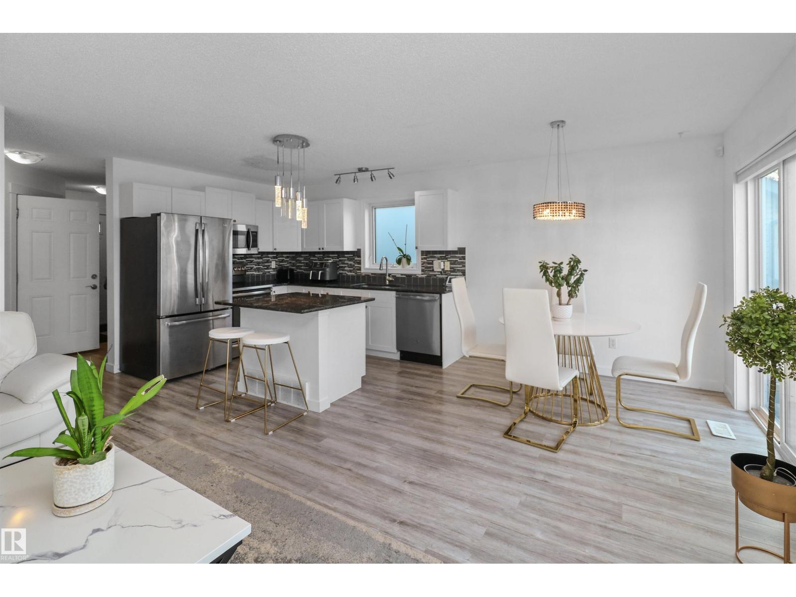Photo 3 of 6426 1 A Av Sw, Edmonton AB