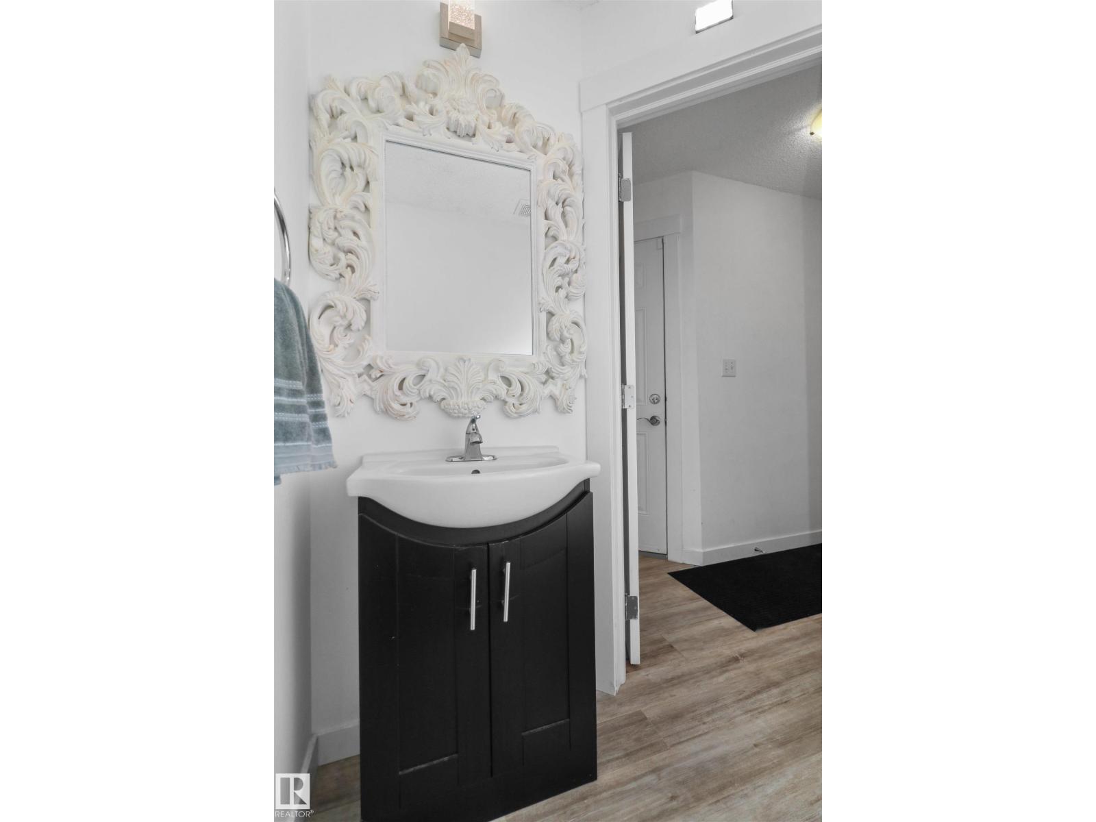 Photo 6 of 6426 1 A Av Sw, Edmonton AB