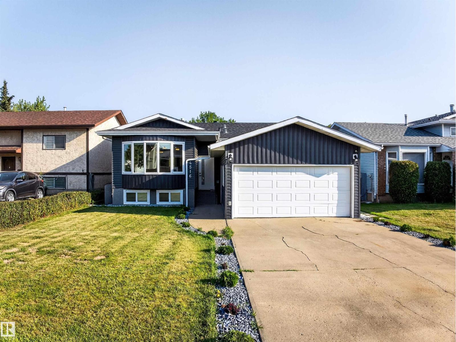 Photo 1 of 4516 27 Av Nw, Edmonton AB