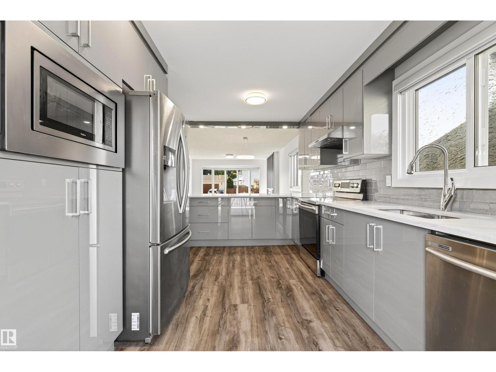 Photo 10 of 4516 27 Av Nw, Edmonton AB