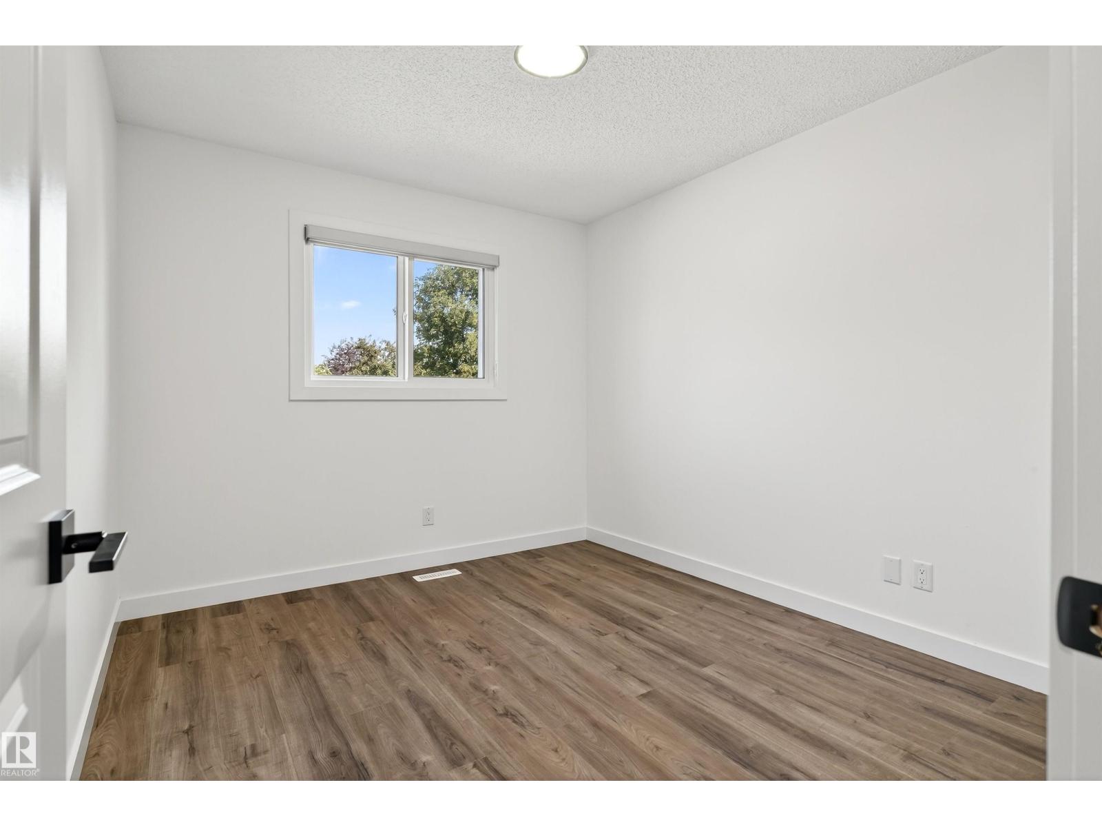 Photo 18 of 4516 27 Av Nw, Edmonton AB