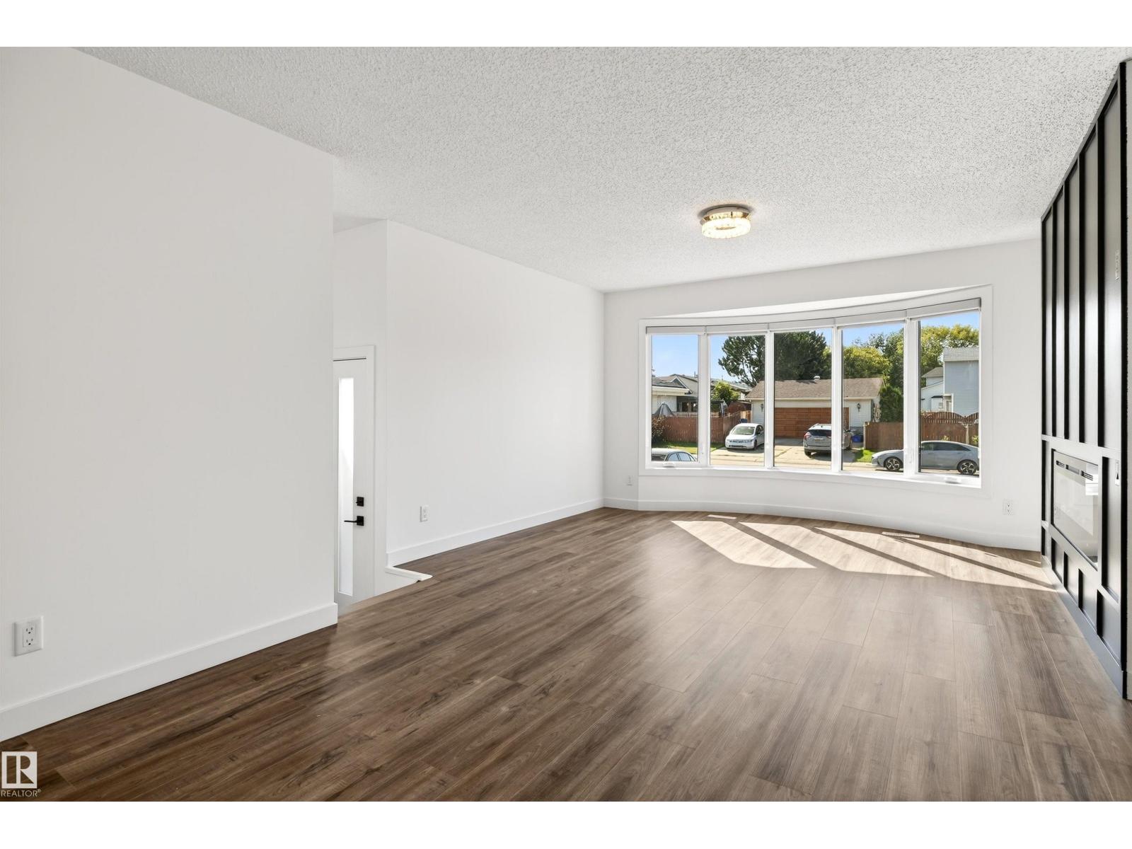 Photo 8 of 4516 27 Av Nw, Edmonton AB