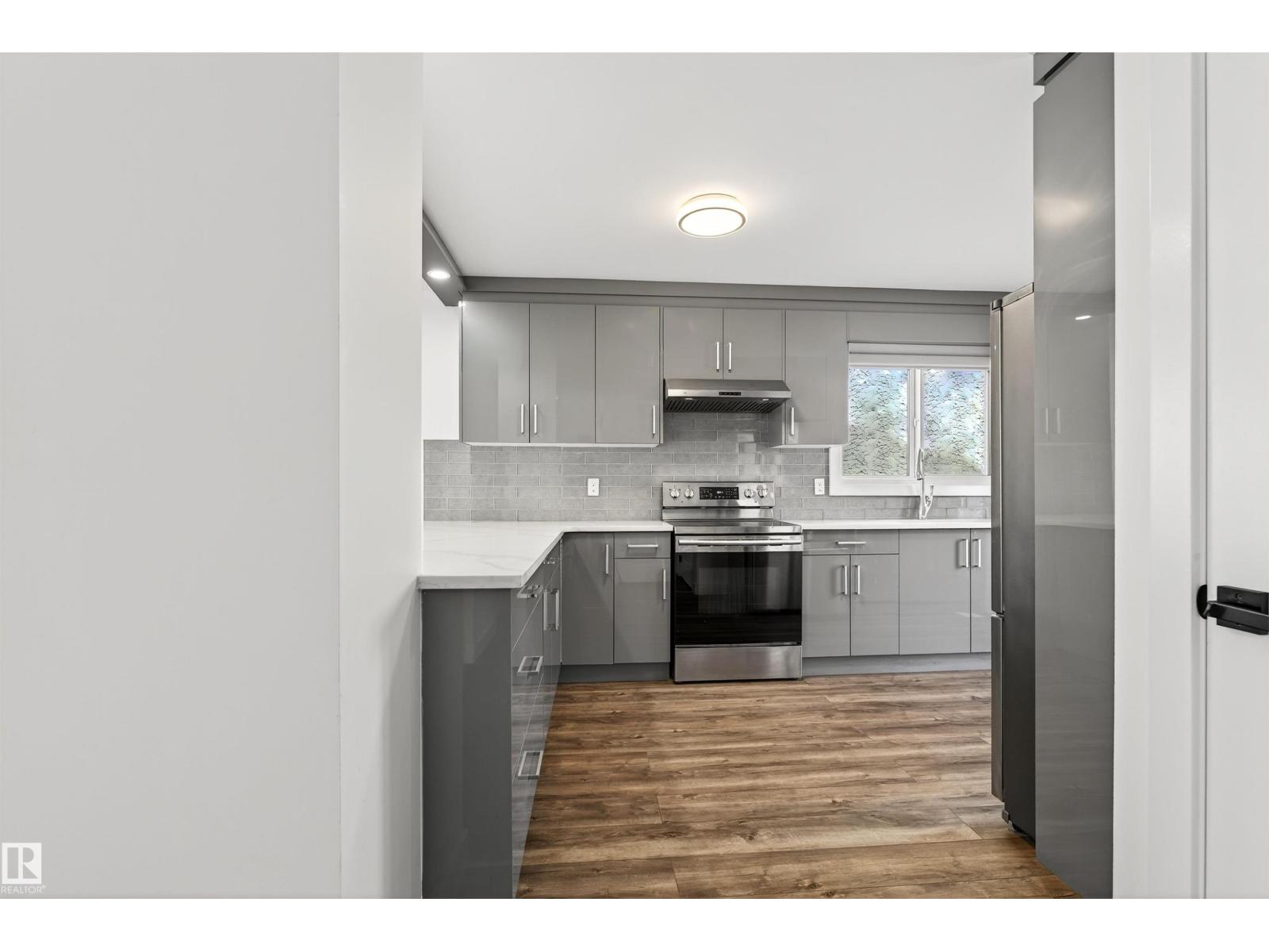 Photo 9 of 4516 27 Av Nw, Edmonton AB