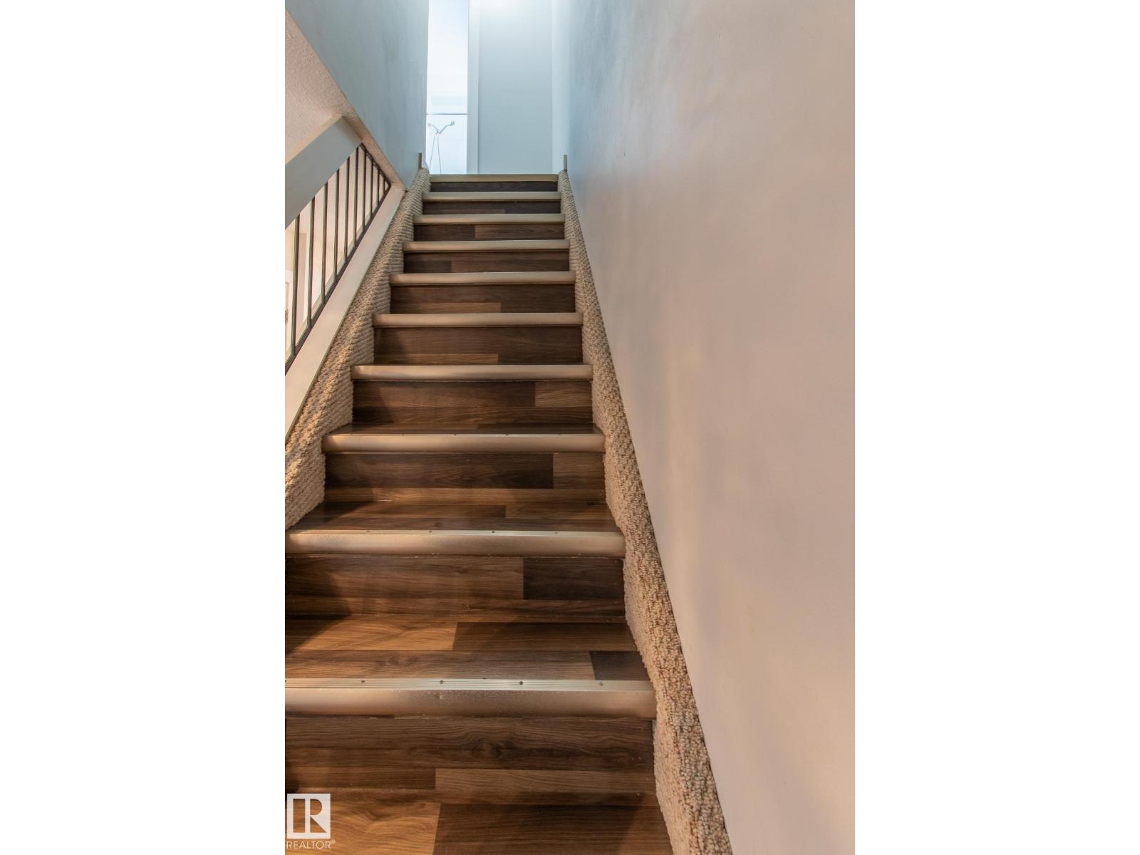 Photo 11 of 18115 76 Av Nw, Edmonton AB