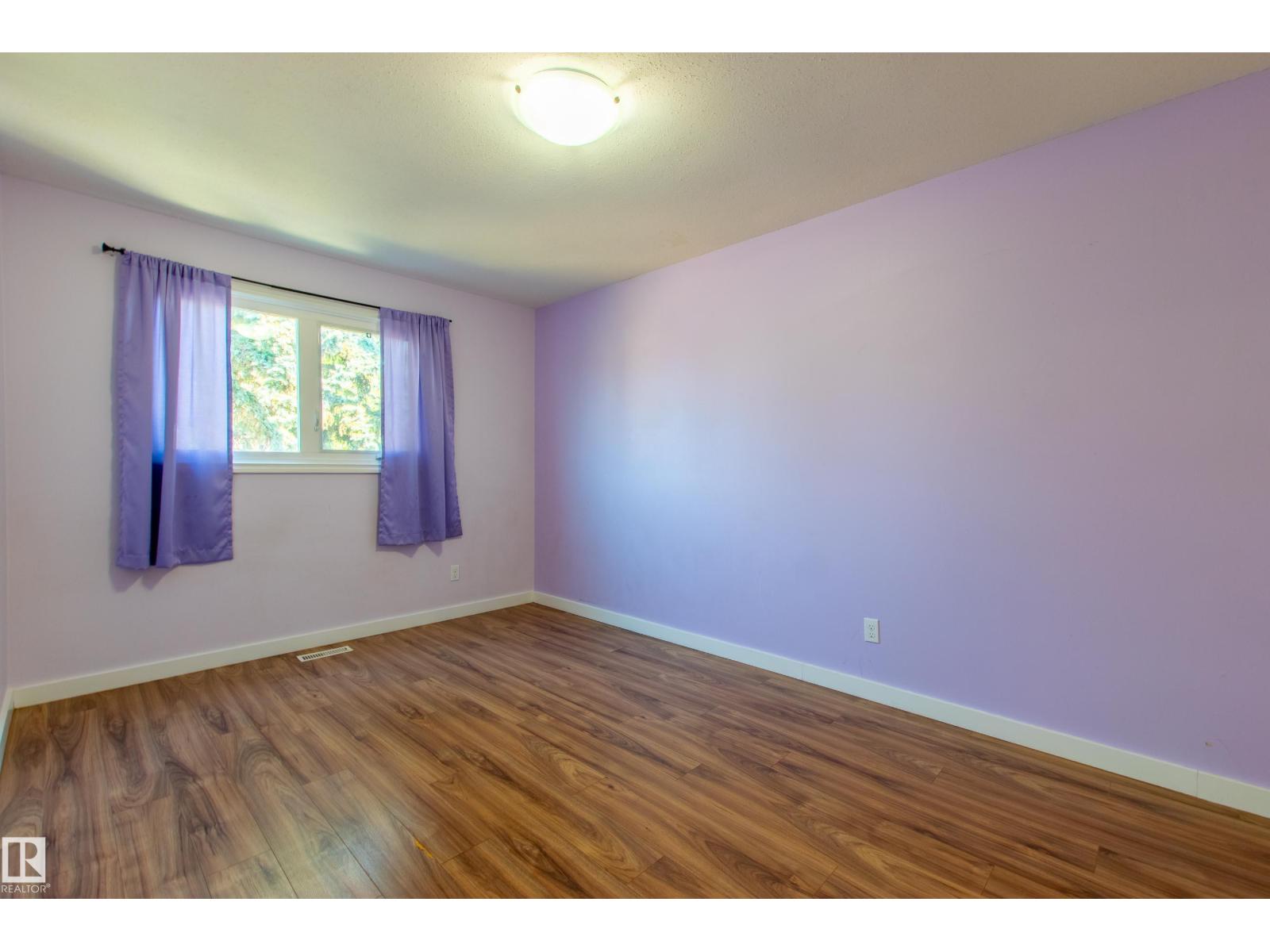 Photo 16 of 18115 76 Av Nw, Edmonton AB
