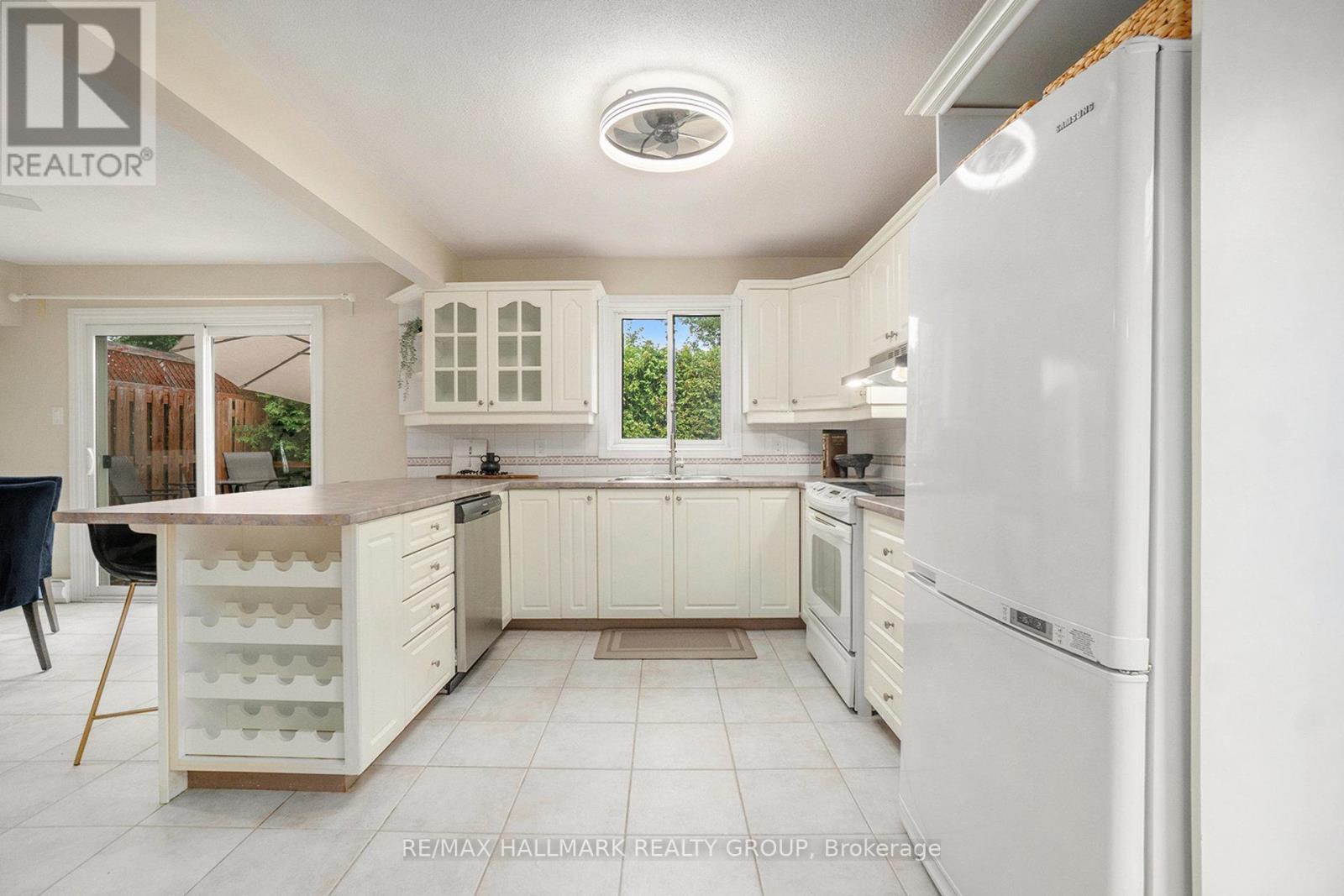 Photo 13 of 1611 Belcourt Boulevard, Ottawa ON