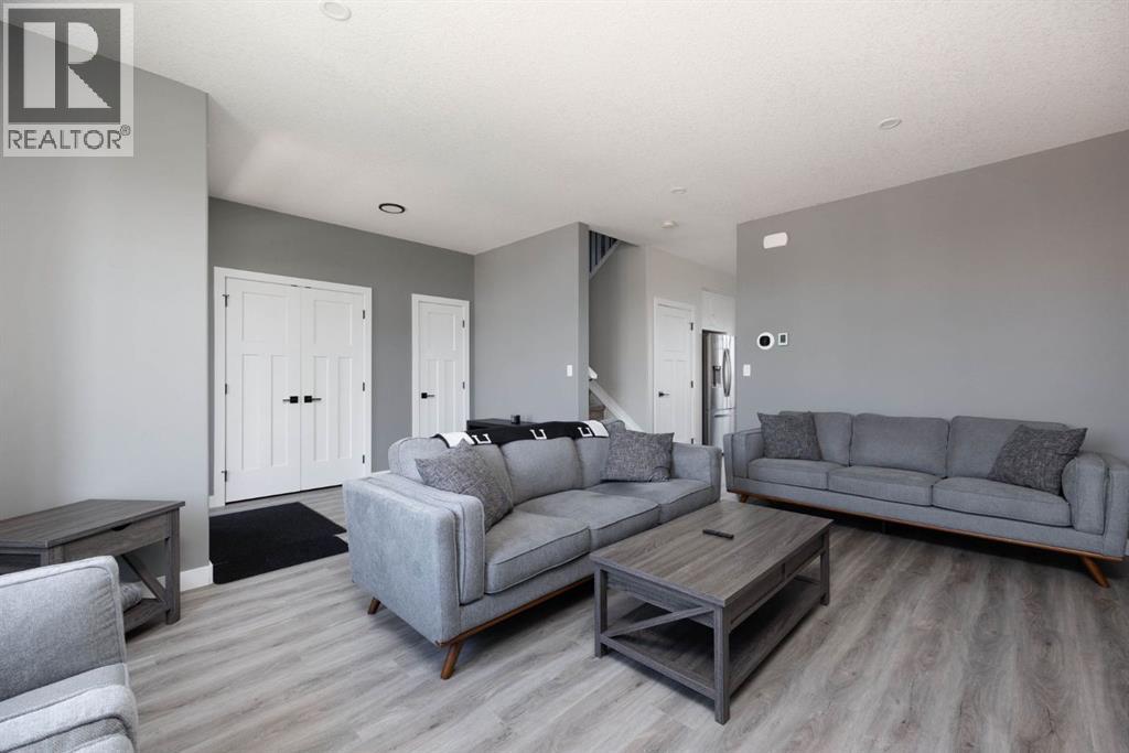 Photo 3 of 736 Athabasca Avenue, Fort Mcmurray AB