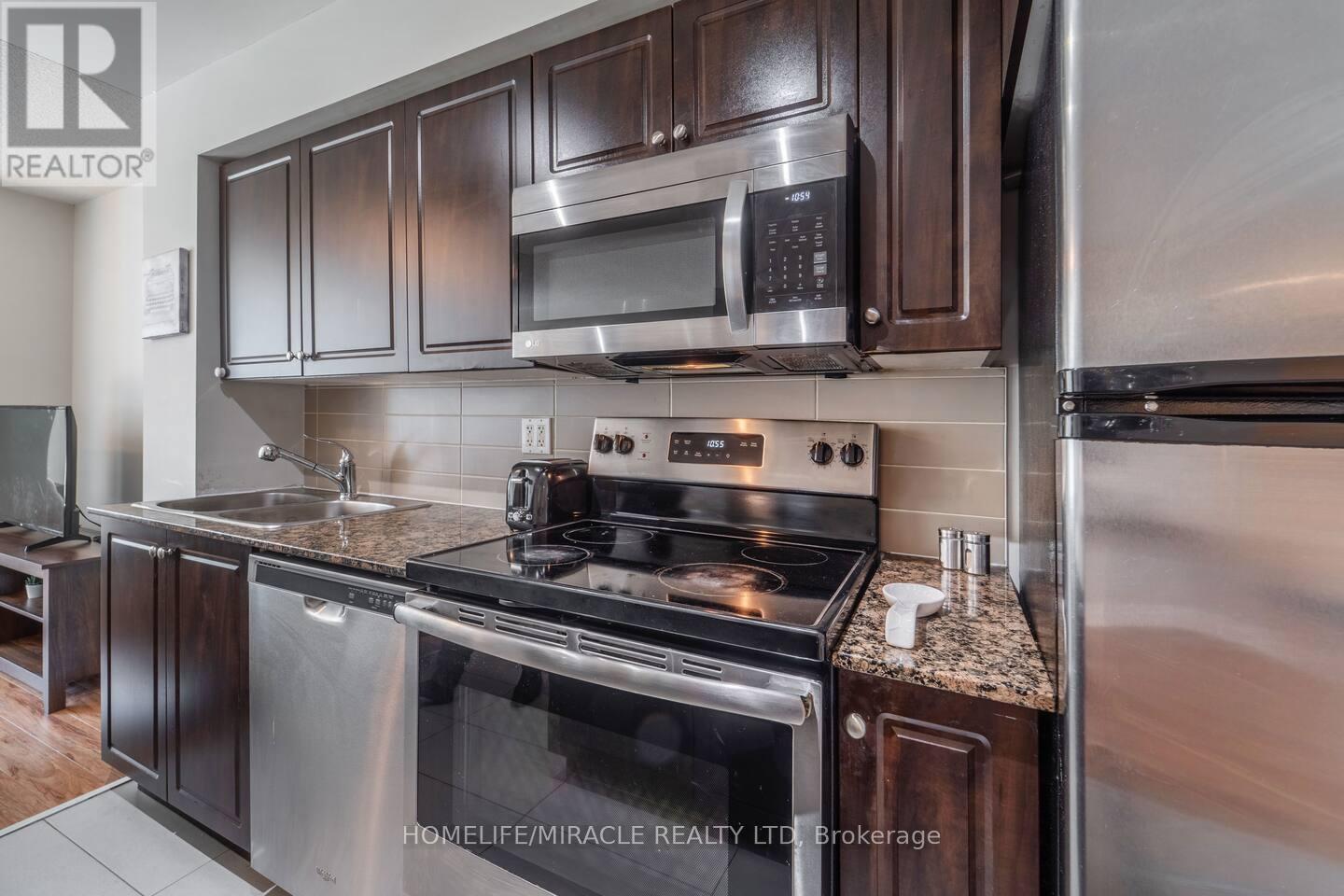 Photo 6 of 502 215 Fort York Boulevard, Toronto ON