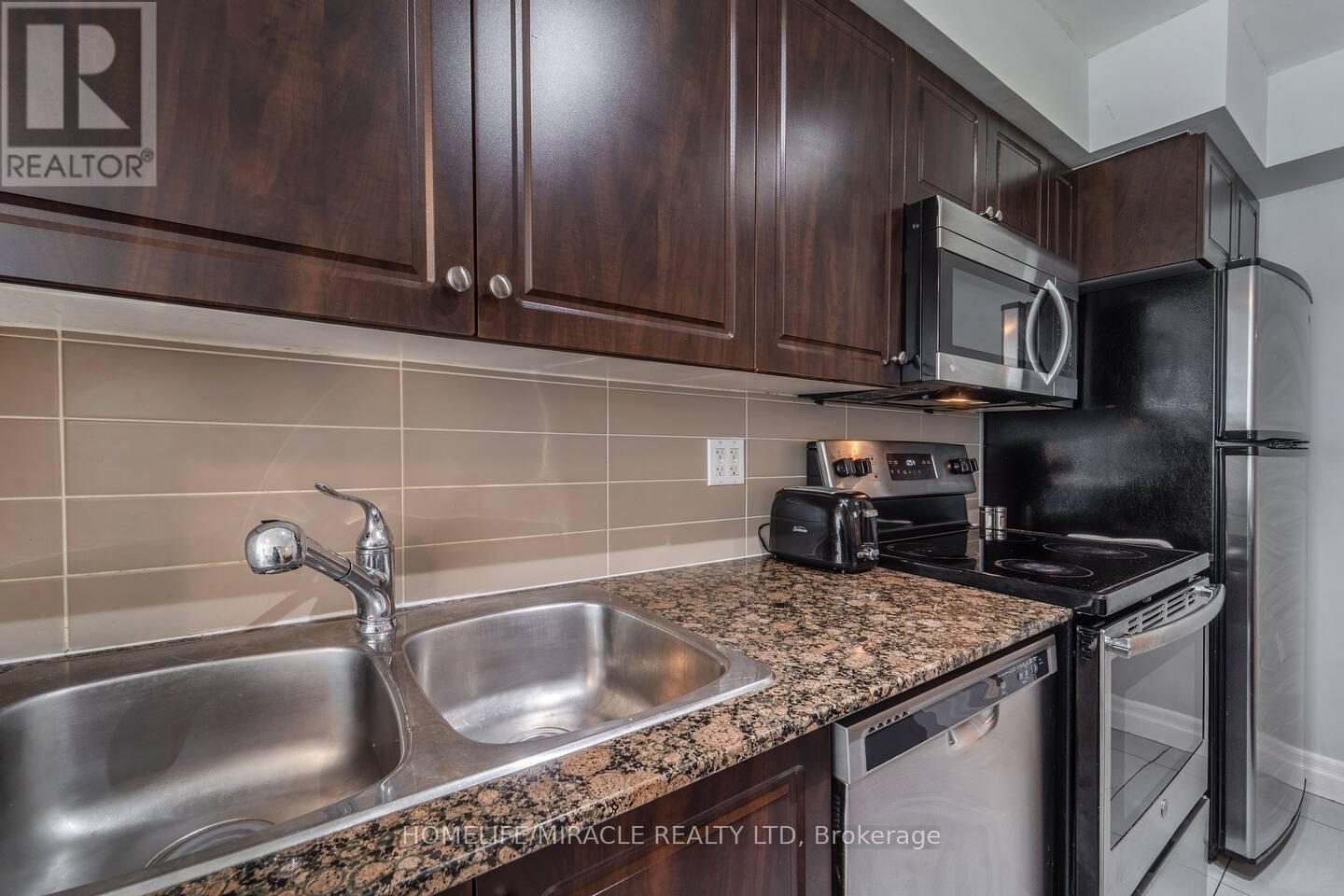 Photo 5 of 502 215 Fort York Boulevard, Toronto ON