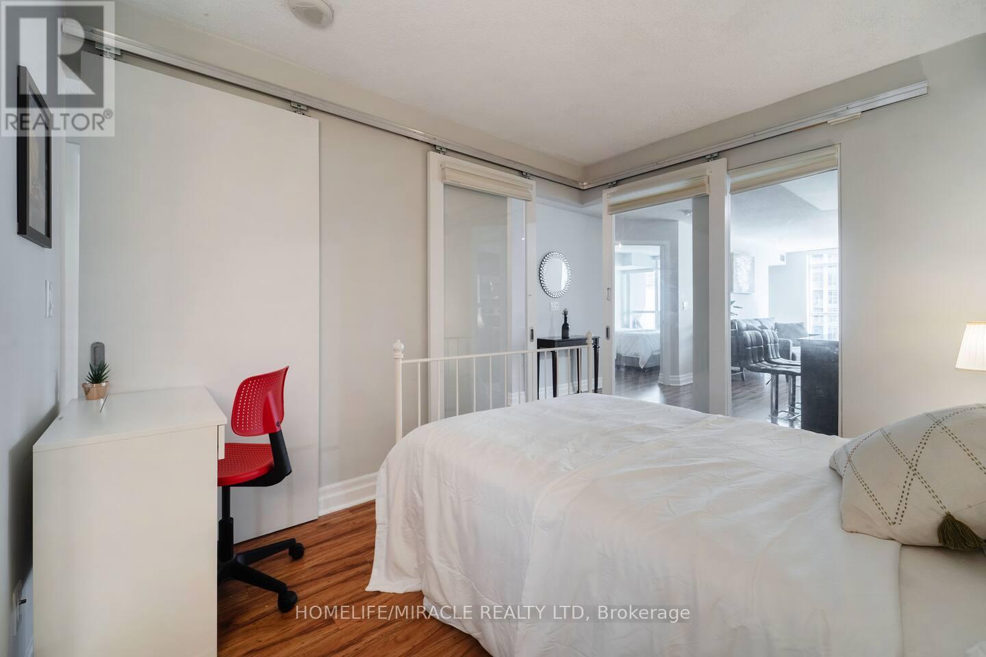 Photo 11 of 502 215 Fort York Boulevard, Toronto ON