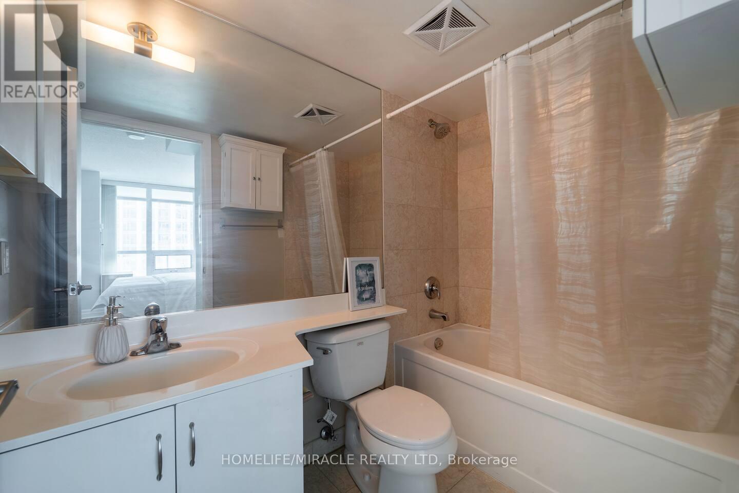 Photo 14 of 502 215 Fort York Boulevard, Toronto ON