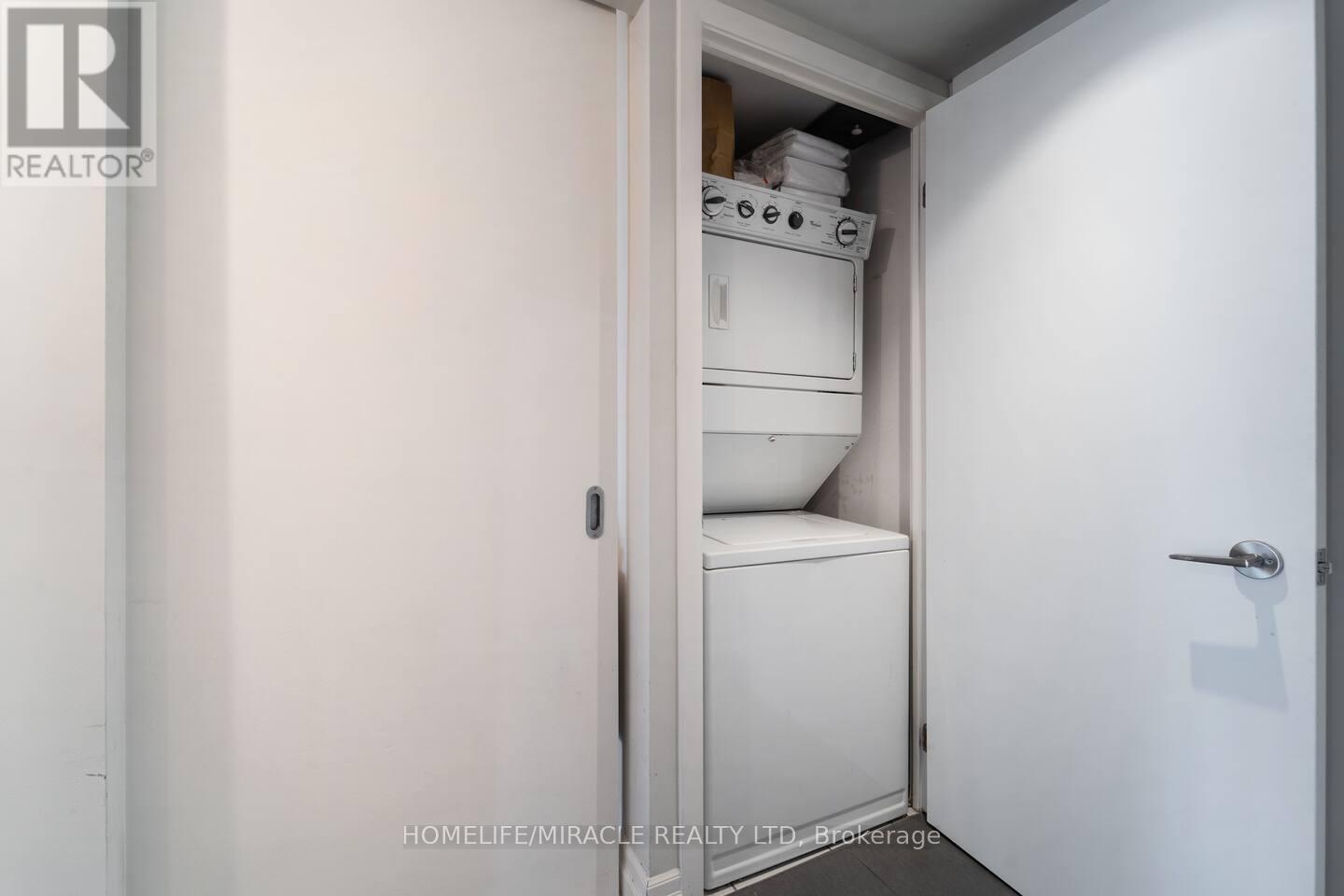 Photo 12 of 502 215 Fort York Boulevard, Toronto ON