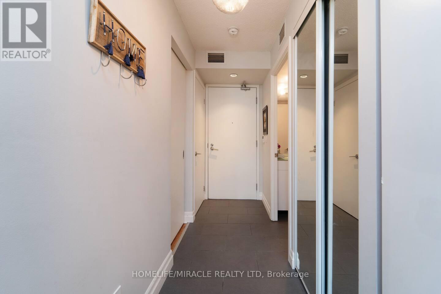 Photo 3 of 502 215 Fort York Boulevard, Toronto ON