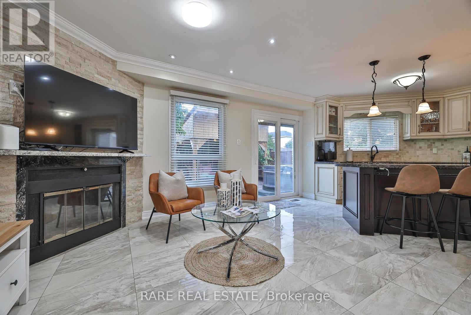 Photo 11 of 3576 Cherrington Crescent, Mississauga ON
