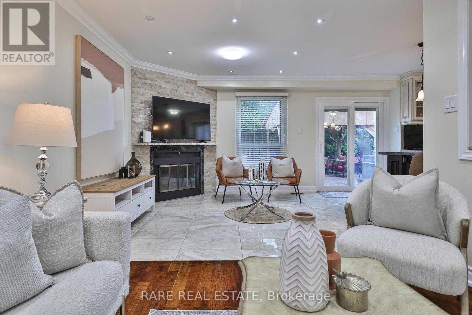 Photo 12 of 3576 Cherrington Crescent, Mississauga ON