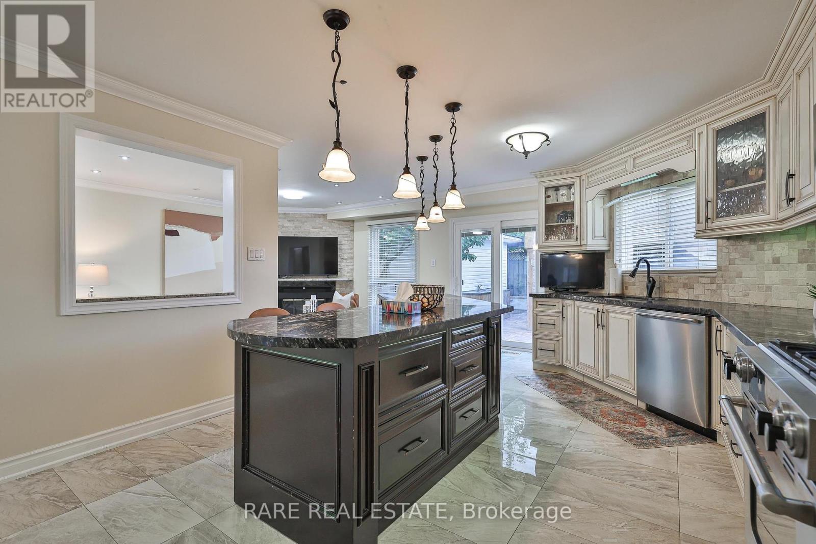 Photo 18 of 3576 Cherrington Crescent, Mississauga ON
