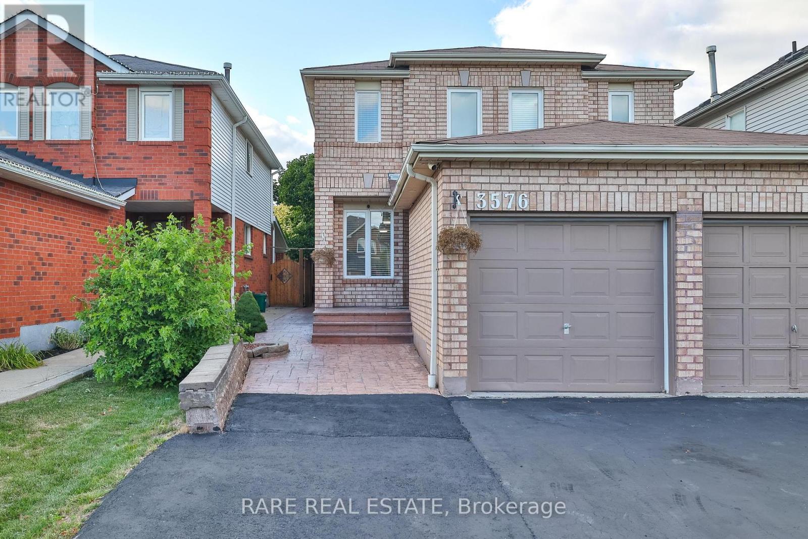 Photo 2 of 3576 Cherrington Crescent, Mississauga ON