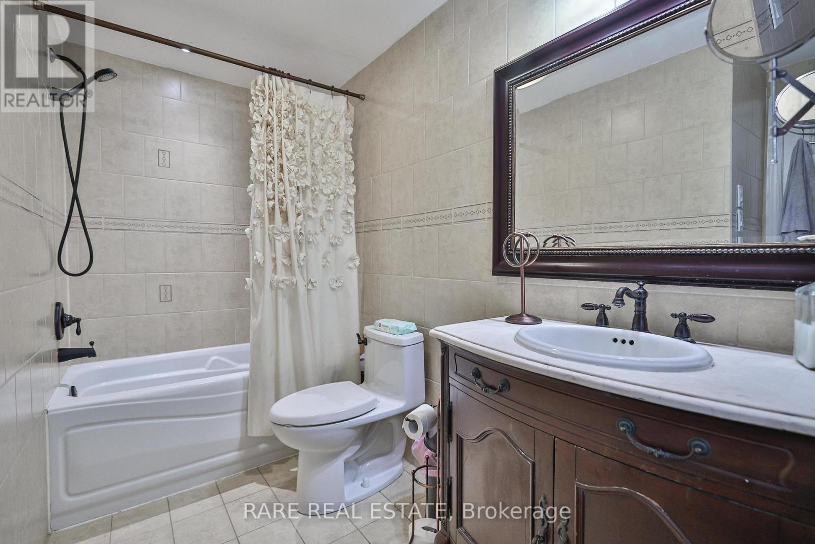 Photo 27 of 3576 Cherrington Crescent, Mississauga ON