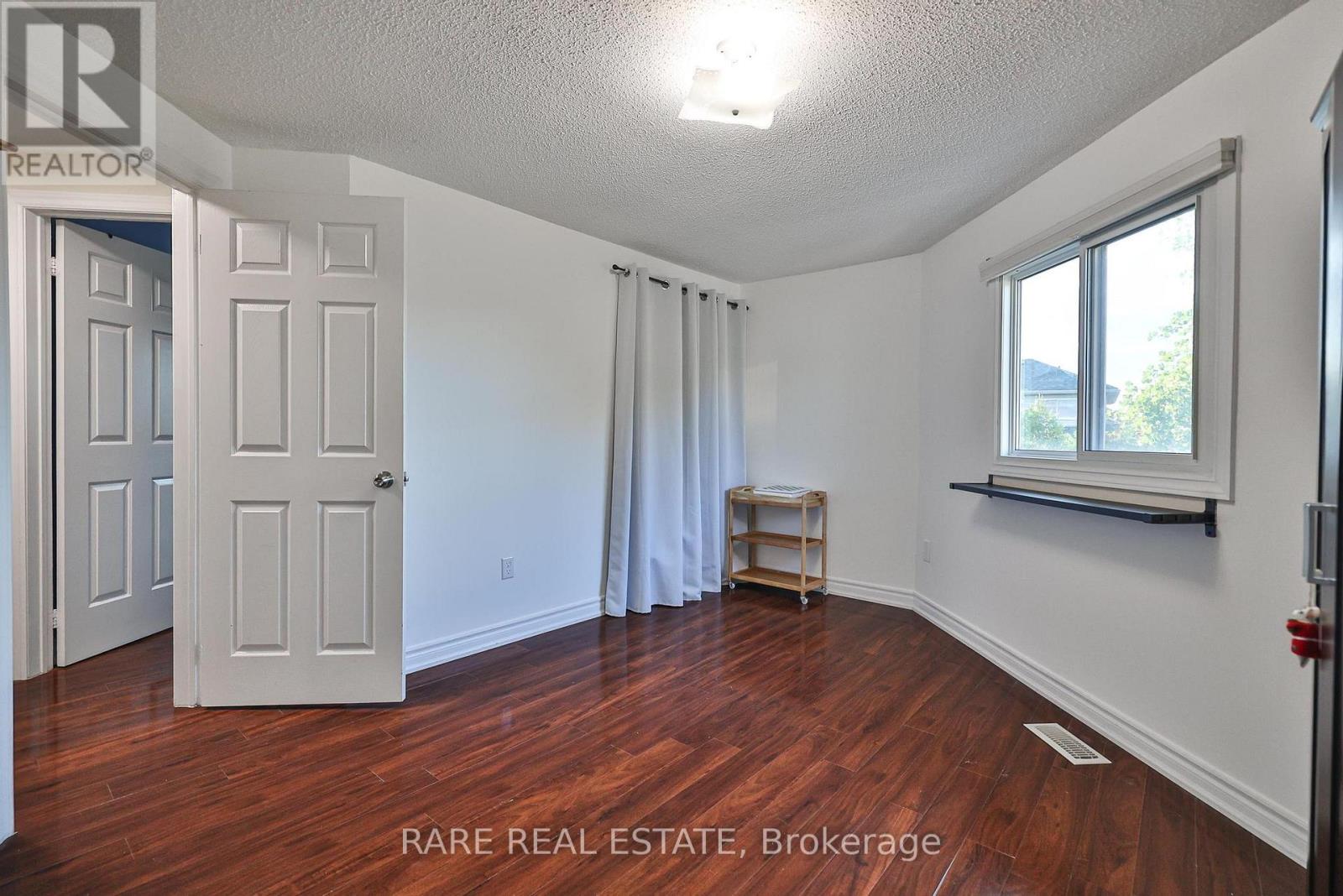 Photo 28 of 3576 Cherrington Crescent, Mississauga ON