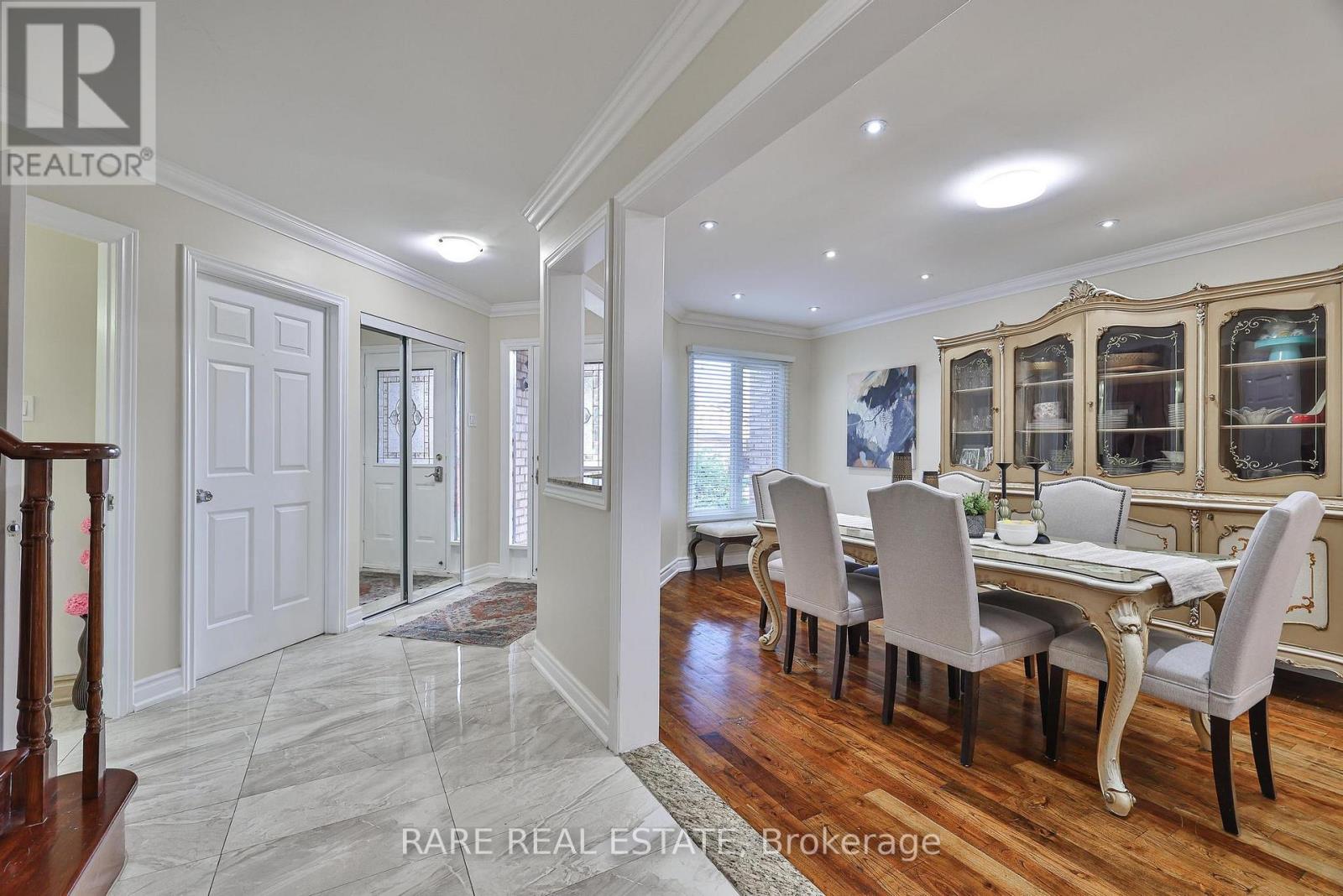 Photo 3 of 3576 Cherrington Crescent, Mississauga ON