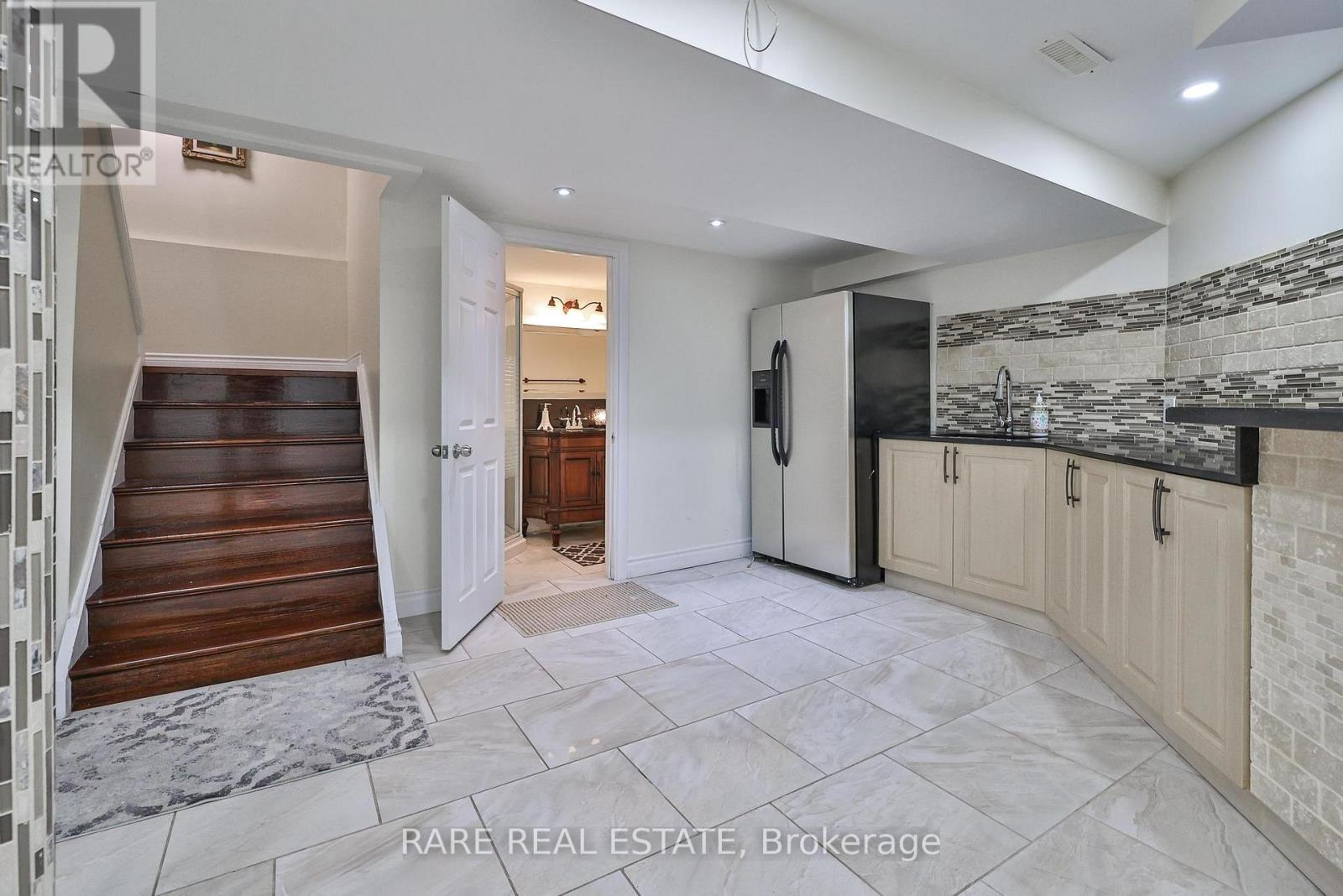 Photo 34 of 3576 Cherrington Crescent, Mississauga ON