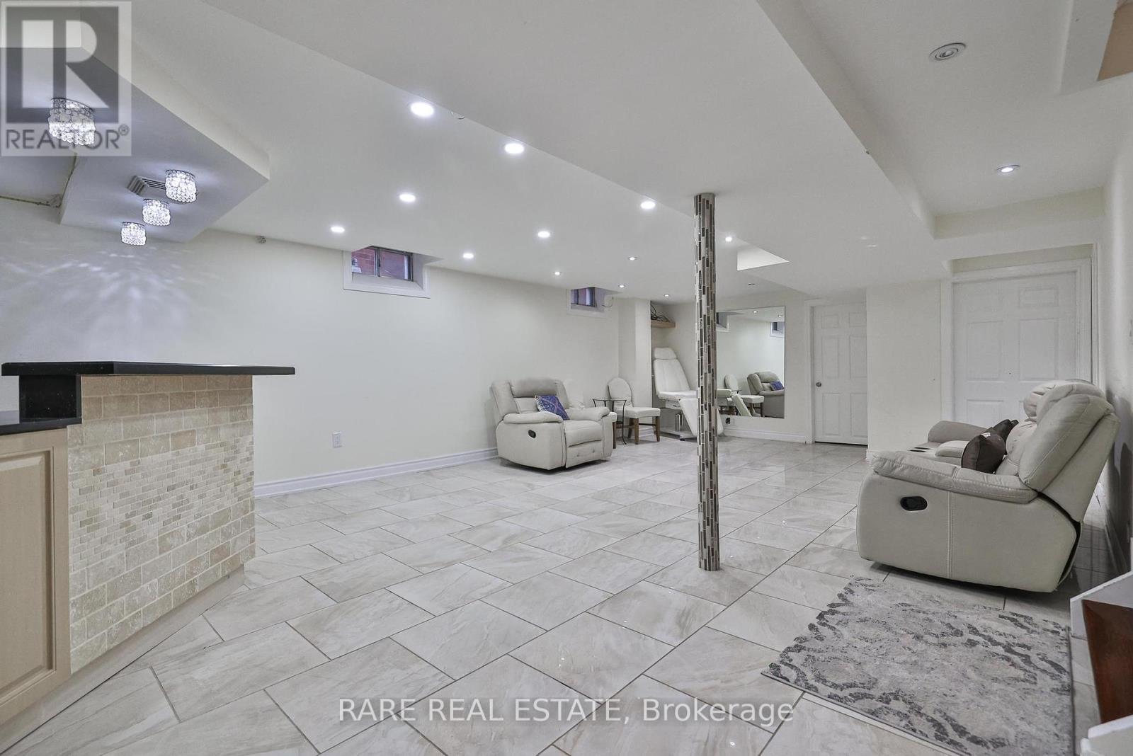 Photo 36 of 3576 Cherrington Crescent, Mississauga ON